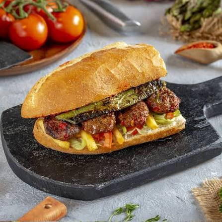 ***MANGALDA KÖFTE EKMEK